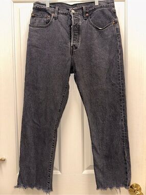 Levi’s 501 Cropped black jean size 30x26